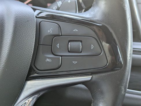 Used 2022 Buick Enclave Essence w/ Sport Touring Edition image 24