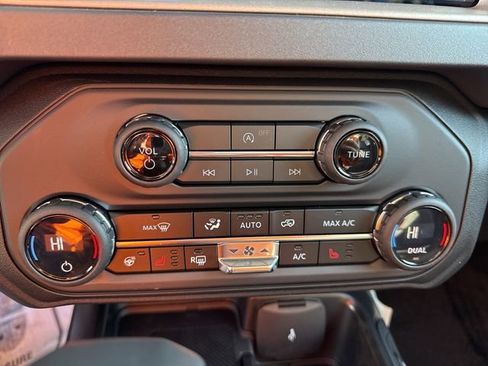 Used 2025 Ford Bronco Outer Banks image 18