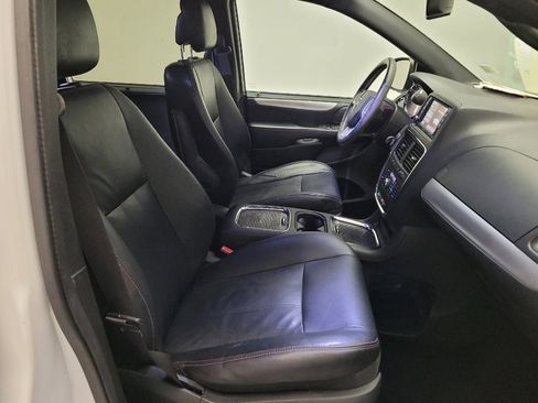 Used 2018 Dodge Grand Caravan GT image 21