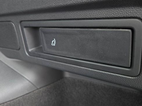 Certified 2023 Volkswagen Tiguan SE FWD image 61