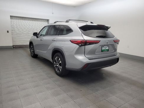 Used 2020 Toyota Highlander XLE FWD image 5