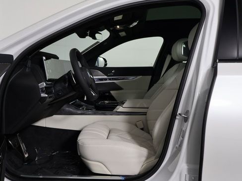 New 2026 BMW 740i image 5