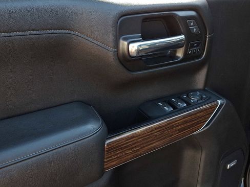 Used 2022 Chevrolet Silverado 1500 High Country w/ Technology Package image 12