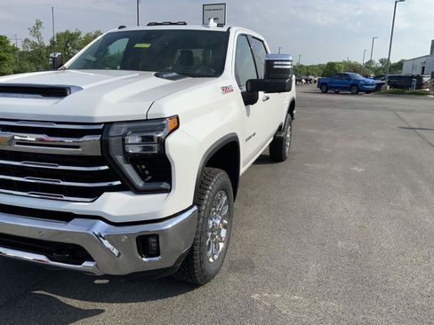New 2026 Chevrolet Silverado 3500 LTZ w/ LTZ Premium Package AWD/4WD image 17