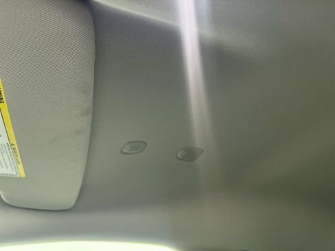 Used 2023 Chrysler Pacifica Touring-L FWD image 19