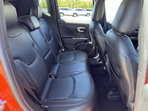 Used 2019 Jeep Renegade Latitude w/ Popular Equipment Group AWD/4WD image 17