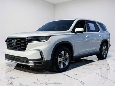 Used 2025 Honda Pilot EX-L image 4