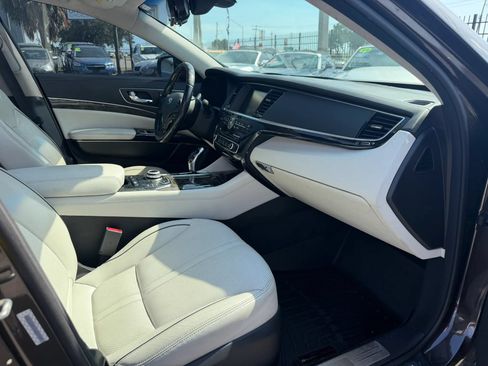 Used 2015 Kia K900 Luxury w/ VIP Package (Discontinued) RWD image 11