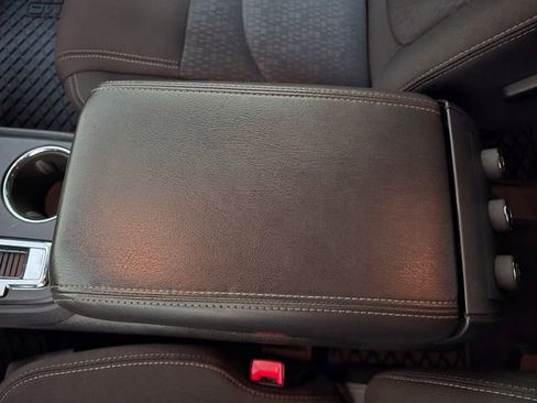 Used 2015 GMC Acadia SLE image 24