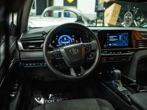Used 2025 Toyota Camry LE image 15