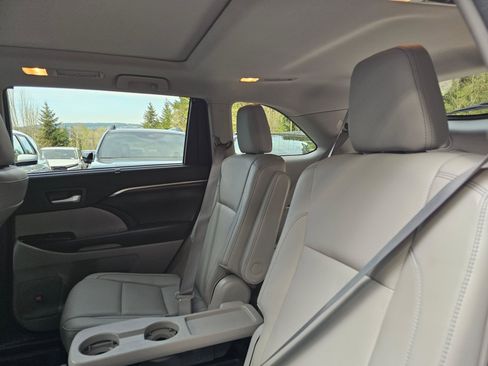 Used 2015 Toyota Highlander Limited Platinum image 21