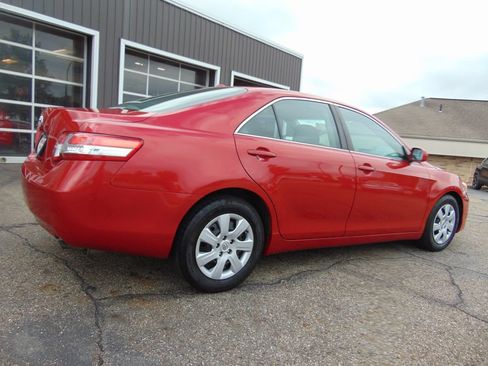 Used 2010 Toyota Camry LE FWD image 9