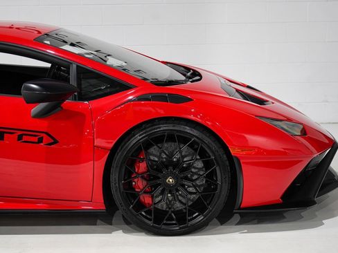 Used 2022 Lamborghini Huracan STO image 20