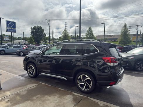 Used 2023 Subaru Forester Touring AWD/4WD image 5