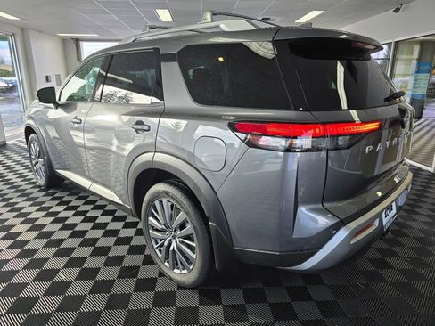 Used 2025 Nissan Pathfinder SL w/ SL Premium Package image 6