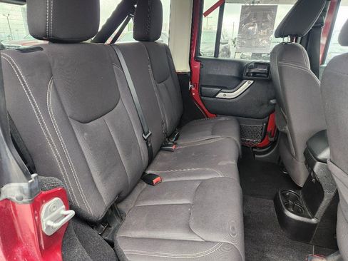 Used 2013 Jeep Wrangler Unlimited Rubicon w/ Connectivity Group AWD/4WD image 16