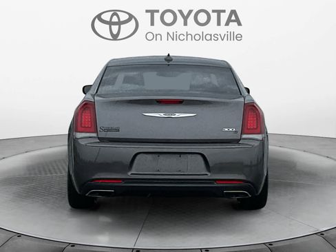 Used 2016 Chrysler 300 S image 5