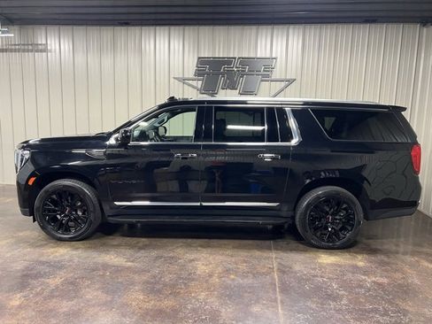 Used 2023 GMC Yukon XL SLT image 3