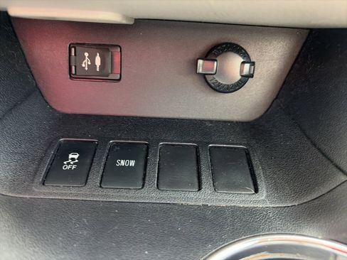 Used 2016 Toyota Highlander LE image 22