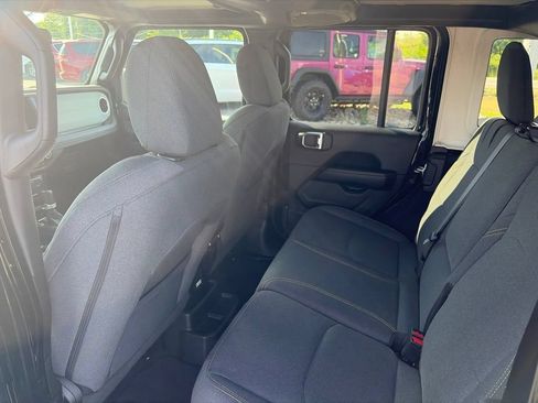 Used 2025 Jeep Wrangler Unlimited Sahara w/ Safety Group AWD/4WD image 12