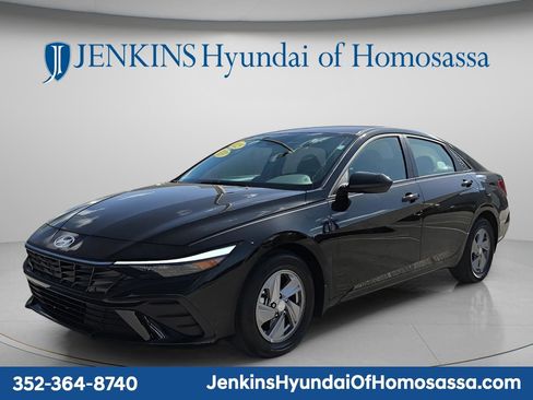 Used 2025 Hyundai Elantra SE image 9