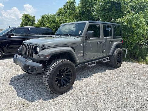 Used 2020 Jeep Wrangler Unlimited Sahara AWD/4WD image 6