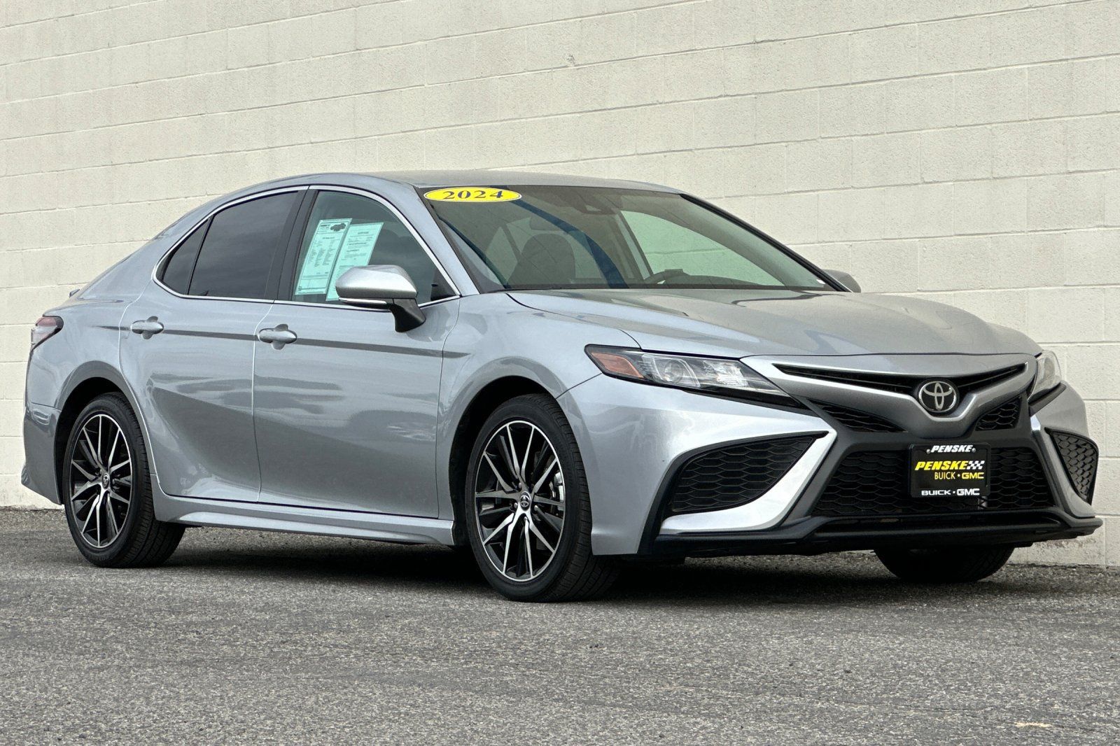 Used 2024 Toyota Camry SE FWD image 2