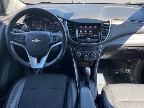 Used 2020 Chevrolet Trax LT w/ LT Convenience Package AWD/4WD image 9
