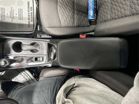 Used 2018 Chevrolet Equinox LT image 14