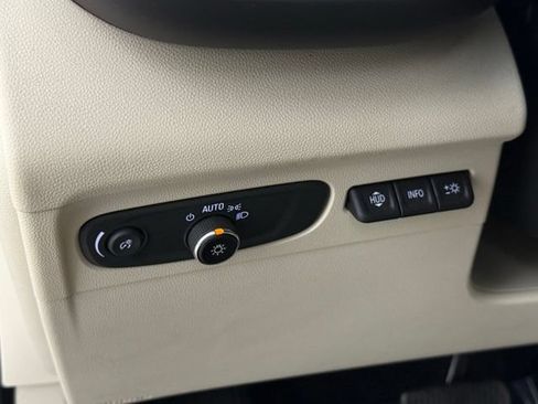 Used 2023 Buick Envision Avenir FWD image 20