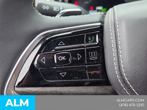 Used 2023 Jeep Grand Cherokee Overland w/ Luxury Tech Group IV AWD/4WD image 27