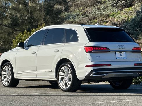 Used 2022 Audi Q7 Premium image 7
