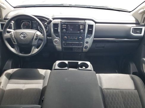 Used 2018 Nissan Titan SV RWD image 3