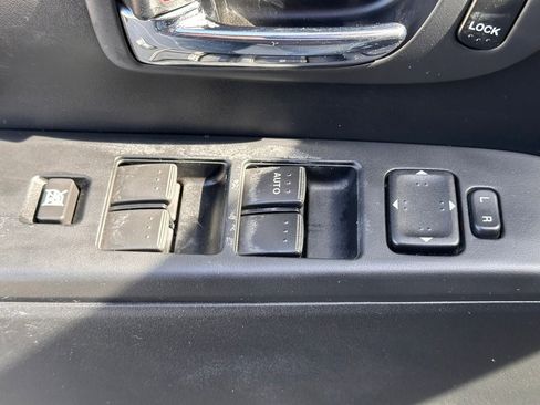 Used 2014 MAZDA MAZDA5 Touring image 22