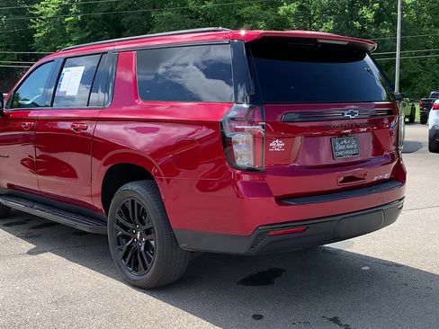 Used 2024 Chevrolet Suburban RST w/ Luxury Package RWD image 2