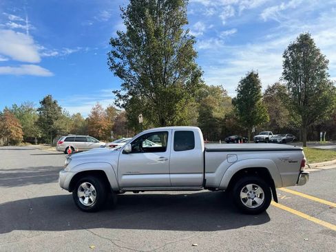 Used 2011 Toyota Tacoma 4x4 Access Cab V6 w/ TRD Sport Pkg image 25