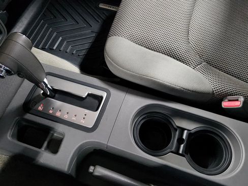 Used 2014 Nissan Frontier SV image 31