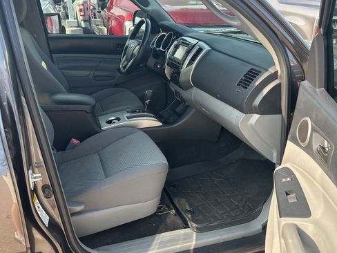 Used 2013 Toyota Tacoma 4x4 Double Cab w/ SR5 Pkg image 6