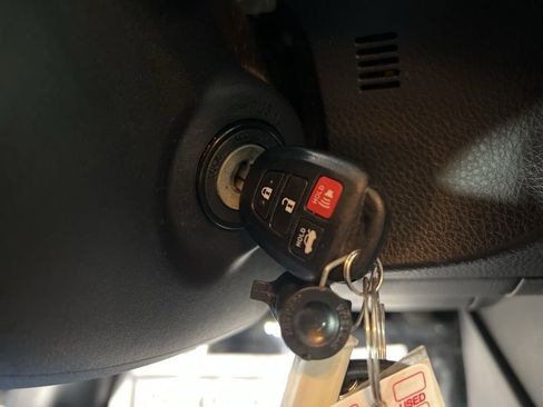 Used 2019 Toyota Corolla LE image 29