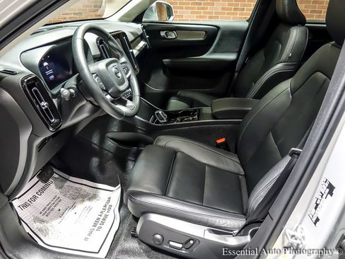 Used 2025 Volvo XC40 B5 Plus AWD/4WD image 14