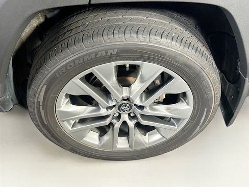 Used 2019 Toyota RAV4 XLE Premium w/ Cold Weather Package AWD/4WD image 30