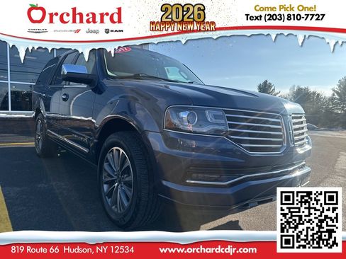 Used 2017 Lincoln Navigator Select image 1