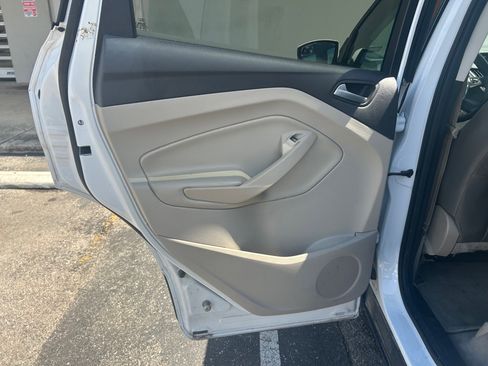 Used 2016 Ford Escape SE FWD image 12
