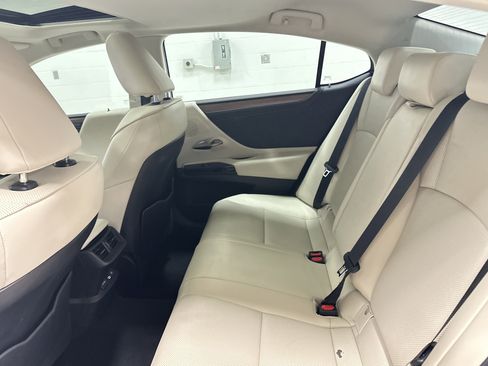 Used 2023 Lexus ES 300h w/ Premium Package image 31