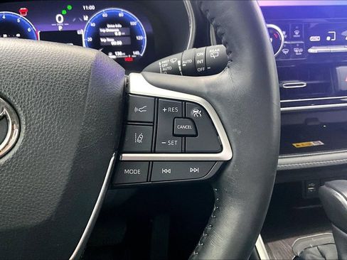 Used 2024 Toyota Highlander Platinum image 27