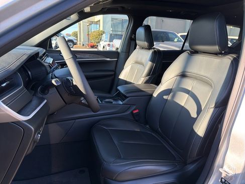 New 2025 Jeep Grand Cherokee L Limited image 36