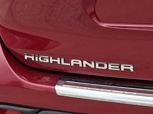 Used 2020 Toyota Highlander XLE AWD/4WD image 32