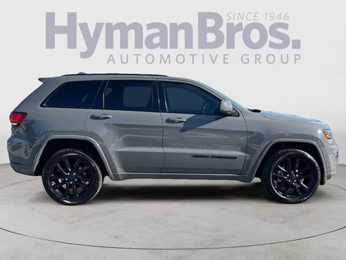 Used 2021 Jeep Grand Cherokee Laredo X image 2