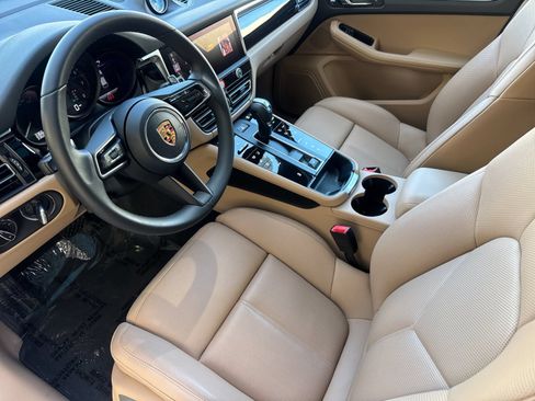 Certified 2026 Porsche Macan AWD/4WD image 4