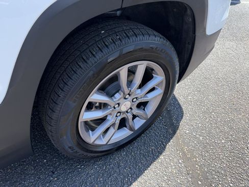 Used 2023 GMC Terrain SLT AWD/4WD image 23